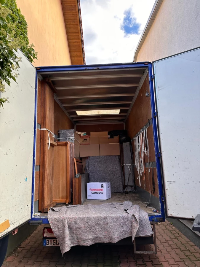 Sicher verpackte Möbel im Umzugswagen