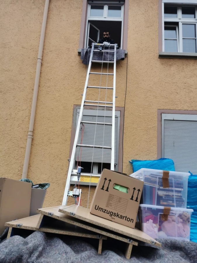 Möbellift im Einsatz bei einem Umzug in Berlin